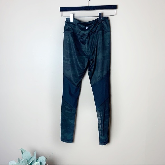 [90 Degree by Reflex] Mid Rise Dark Green & Black Camo Mesh Athletic Leggings - Picture 6 of 8